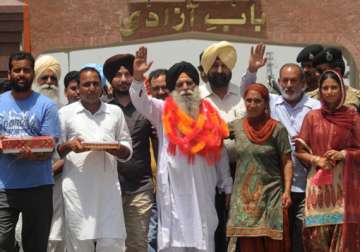 pb assembly welcomes surjeet s return asks for sarabjit s release