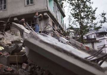 quake survivors trek crawl in sikkim