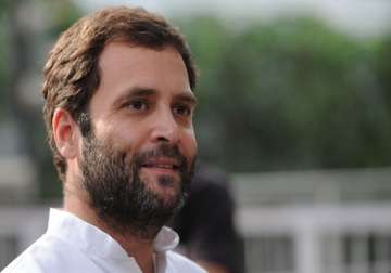 rahul gandhi warms up to mediapersons