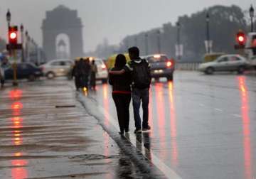 rain forecast for delhi saturday
