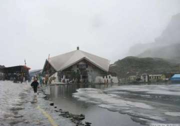 rains force temporary closure of hemkund sahib gurdwara