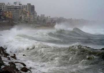 rains fast winds lash cyclone hit andhra pradesh