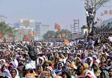 rallies in full swing in mumbai ahead of final leg of polls