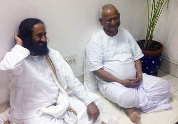 ramdev sri sri ravishankar join hazare supporters at tihar jail