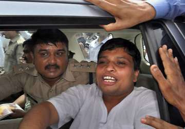 ramdev aide balkrishna gets bail from uttarakhand hc