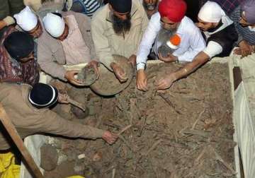 remains of 282 mutineers of 1857 revolt dug out from well in punjab