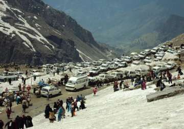 rohtang pass opened for tourists after six months