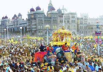 royal procession marks grand finale of dussehra in mysore