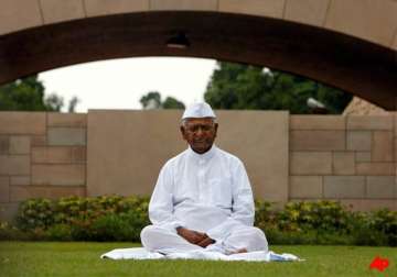 rs 1 lakh award for anna hazare