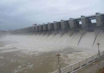 sc asks karnataka to release 2.44 tmc cauvery water to tn