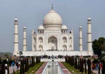 sc clears rs.140 crore spruce up near taj