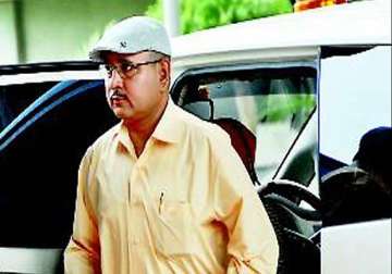 sc directs absconder gujarat adg pandey to appear before court