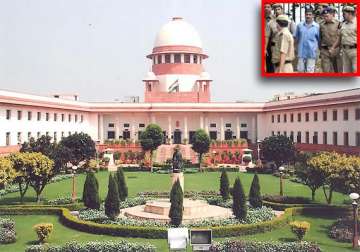 sc suspends death sentence of red fort shootout convict