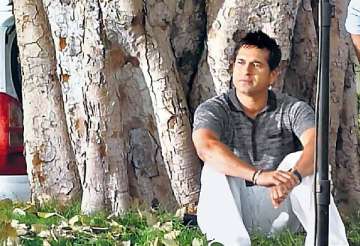 sachin sits under sai tree in jaipur