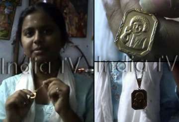 sai s gold chain keeps on expanding says devotee