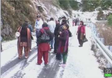 season s first snowfall in nainital