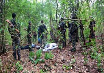 security personnel naxals exchange fire in rajnandgaon