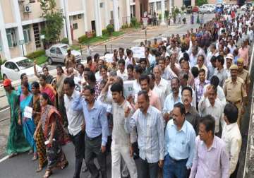 seemandhra employees to go on indefinite strike from feb 6