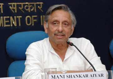 sensing scam aiyar wanted sports ministry out of cwg oc funding