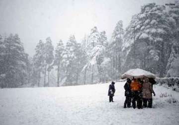shimla manali receive season s first snowfall