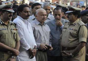 shinde visits blast site toll climbs to 16