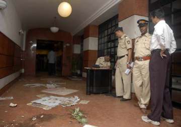 shiv sena activists vandalize times of india reception in mumbai