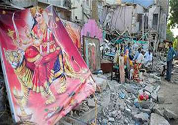 shiv sena workers burn pak flag to protest karachi hindu temple demolition