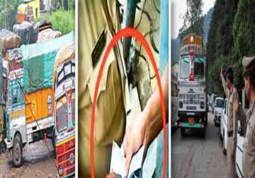 shocking indian truckers pay rs 22 000 cr bribes a year on roads