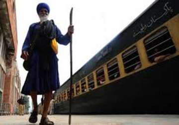 340 sikh pilgrims given visas for pakistan