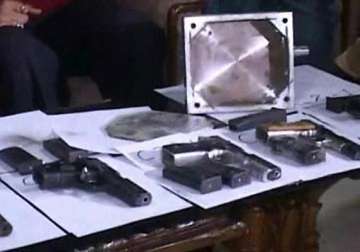 six from muzaffarnagar arrested with 11 pistols near pakistan border