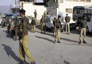 six injured in srinagar grenade attack