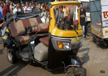 six killed in mishap in telangana as lorry hits autorickshaw
