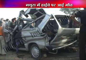 six killed as maruti van rams into truck near mathura