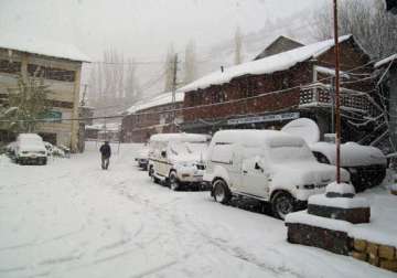 snowfall widespread rains lash himachal 150 rescued