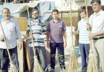 social servers kick start cleaning drive in jamia nagar