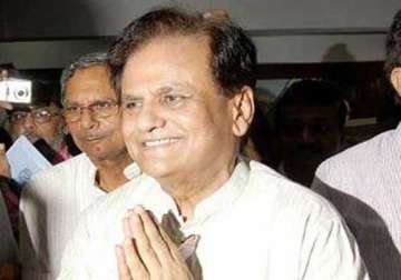 sonia aide ahmed patel gives pep talk to gujarat congress ahead of polls