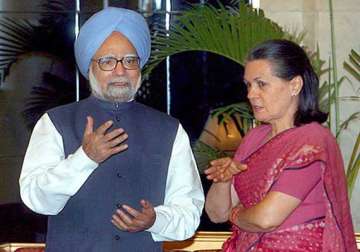 sonia hosts farewell dinner for pm rahul skips it
