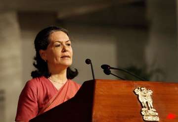 sonia confers with senior party leaders