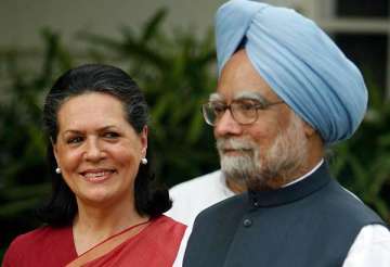 sonia discusses lokpal bill issue with pm