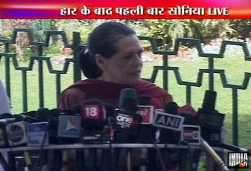 sonia gandhi says no question of changing pm