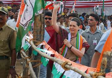 sonia gandhi to begin up campaign from feb 1