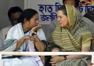 cong in two minds on joining mamata led government