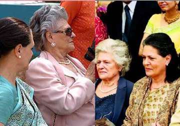 sonia visits her ailing mother in italy