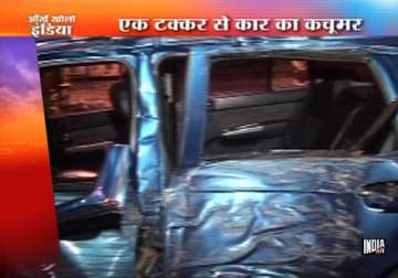 speeding car in mumbai hits tree divider 7 injured