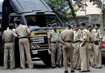 speeding car hits 3 bikes and a car in mumbai driver held