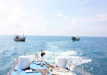 10 sri lankan fishermen held by indian coast guard