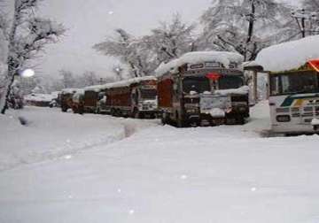 srinagar jammu highway closed after snowfall