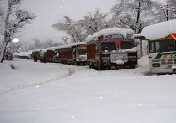 srinagar jammu highway closed due to snowfall