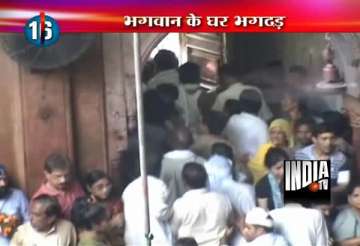 stampede in vrindavan temple four injured