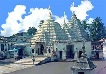 stone blocks fall from 300 yr old temple exterior in odisha